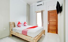 Oyo Flagship 90756 Melasti Hills Room & Cafe